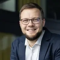 Picture of Arnoldas D. <span class="job-type">Vyriausias verslo plėtros direktorius (CBDO)​</span>